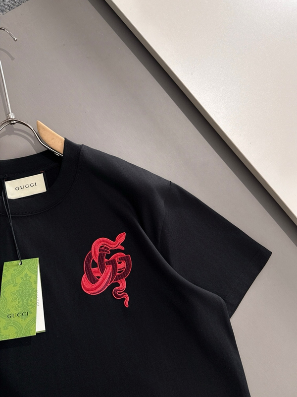 ブランドTシャツ側面デザイン